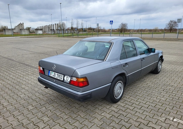 Mercedes-Benz W124 (1984-1993) cena 19500 przebieg: 183500, rok produkcji 1992 z Tuszyn małe 232